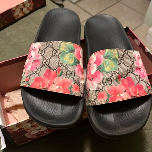 Gucci Shoes Authentic Gucci Bloom Slides Poshmark